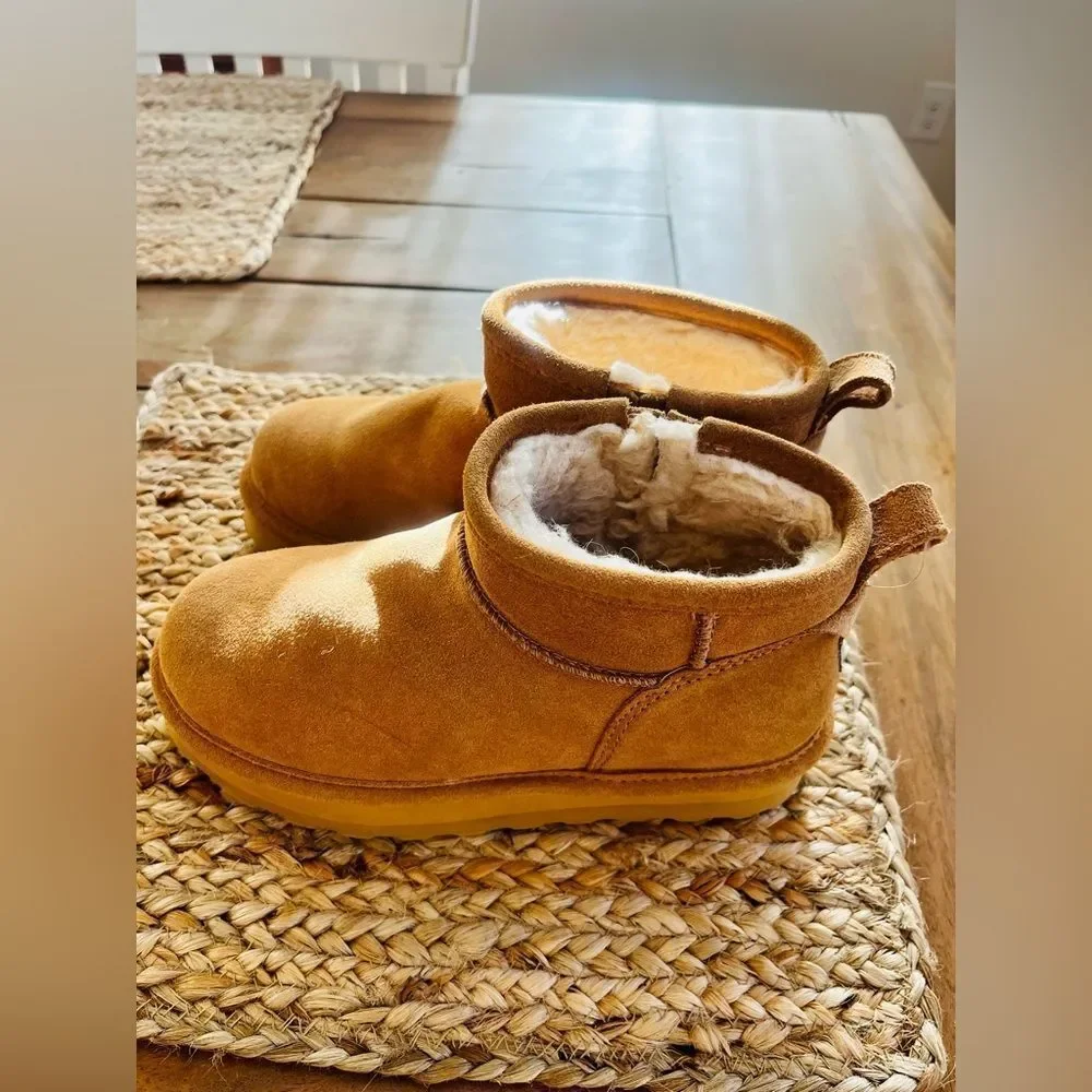RETRO BearPaw SUPER SHORTY ICED COFFEE ankle boots; Size 4-5. NWOT!